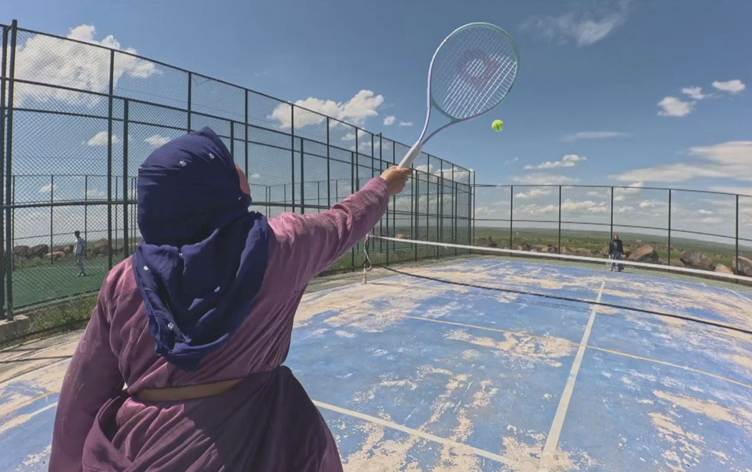 Urfa’nın 'tenis köyü'nden Hülya Avşar’a meydan okudu: 'Seni yeneceğim!'