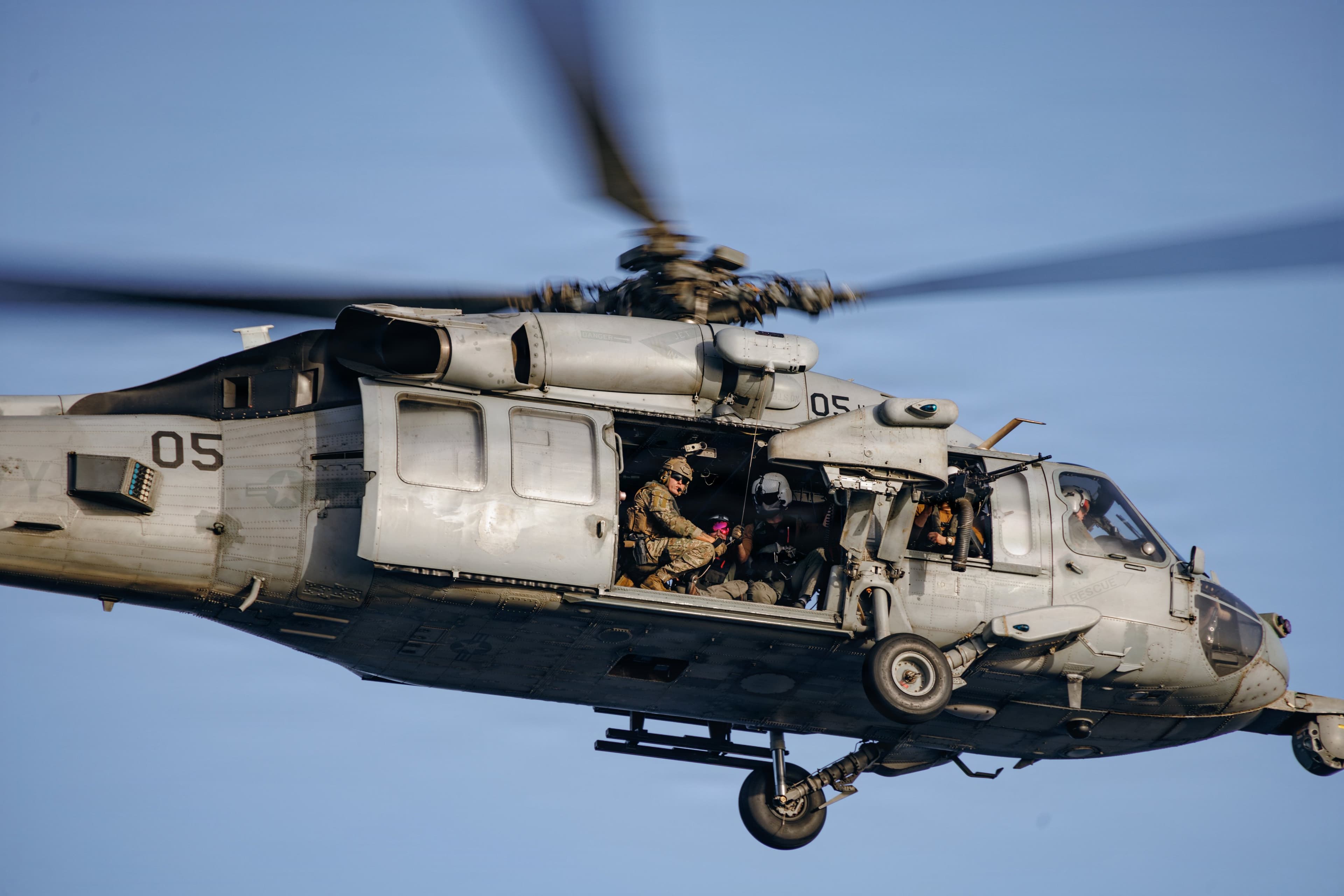 US Marines aboard USS Tripoli rappel out of an MH-60S Sea Hawk while the ship sails in the Arabian Sea on June 6, 2026. Photo: CENTCOM