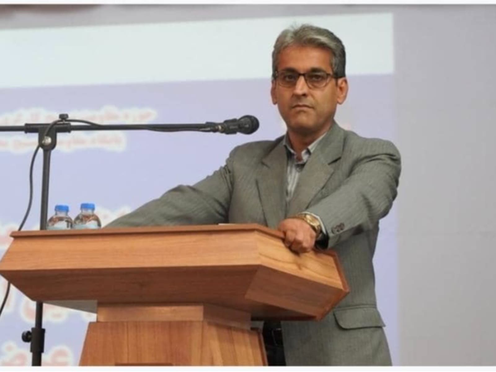 نیگەهدار حوسێنپوور، بەڕێوەبەری دوورگەی خارگ.