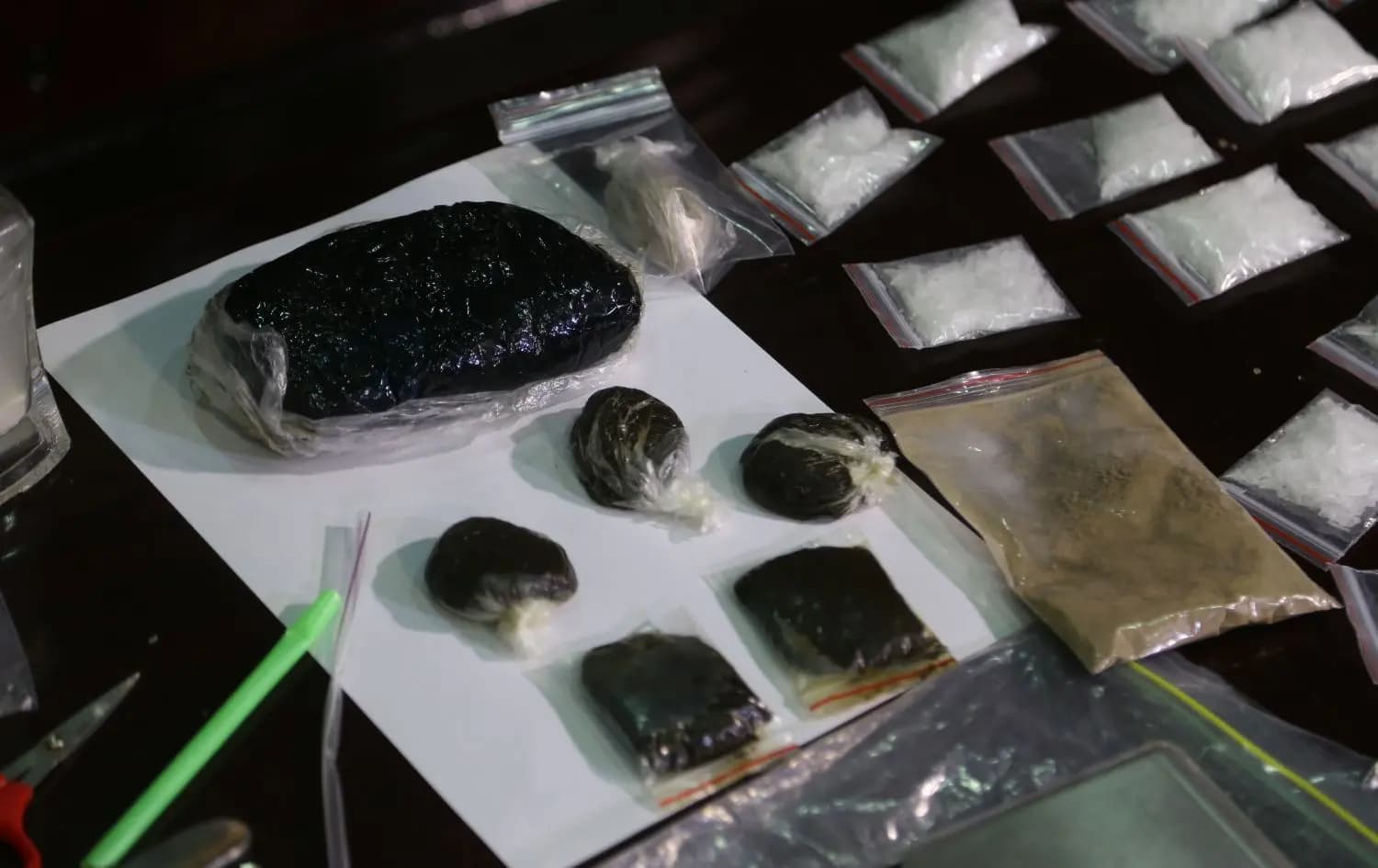 Li Sineyê polîsan dest danî ser 243 kîlogram madeyên hişbir