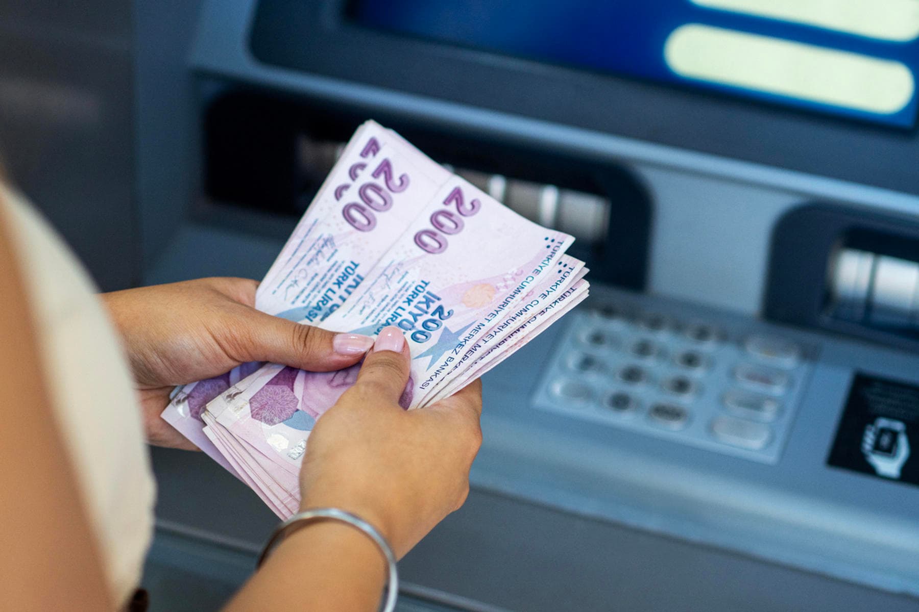 Dünyanın en büyük bankası, Türkiye'deki ATM'lerini kapatıyor