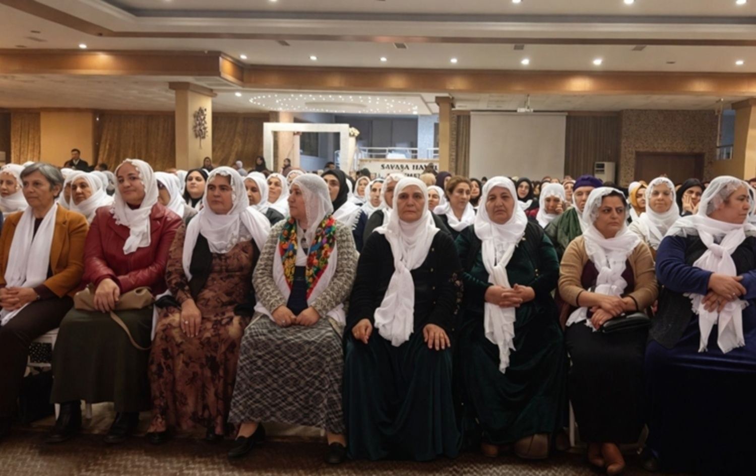 دایکانی ئاشتی بۆ گردبوونەوەکەی مەرسین: هەرکەسێک ئاشتی دەوێت با بەشدار بێت