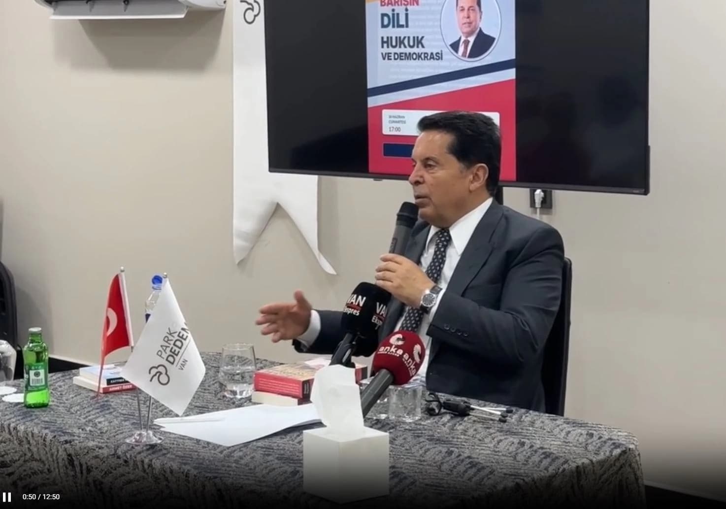 Görevden uzaklaştırılan Esenyurt Belediye Başkanı Ahmet Özer, Van’da düzenlenen toplantıya katıldı. / Foto: Video alıntısı