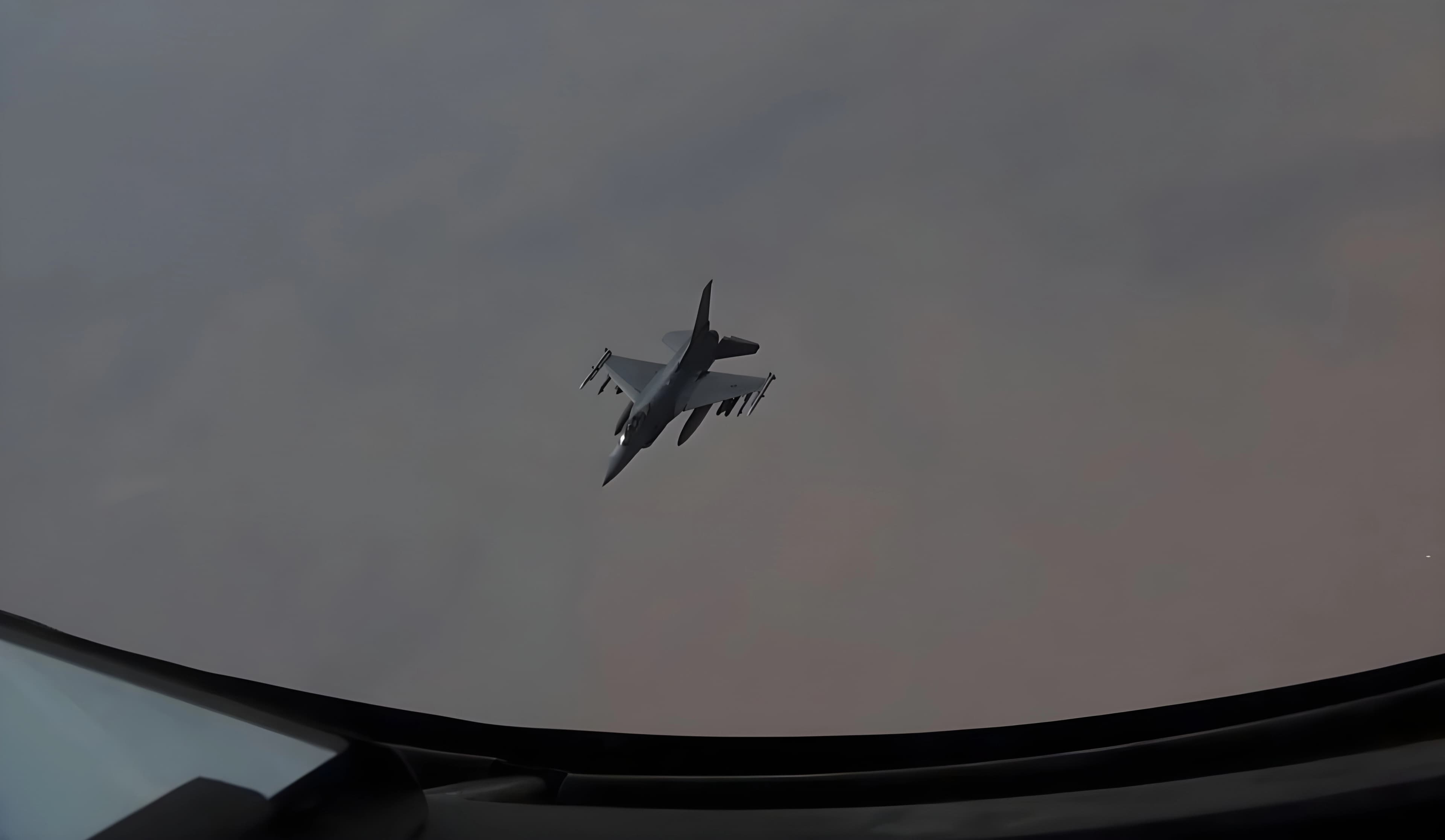 US jet fighter flying over the Middle East on June 19, 2026. Photo: Screengrab / CENTCOM