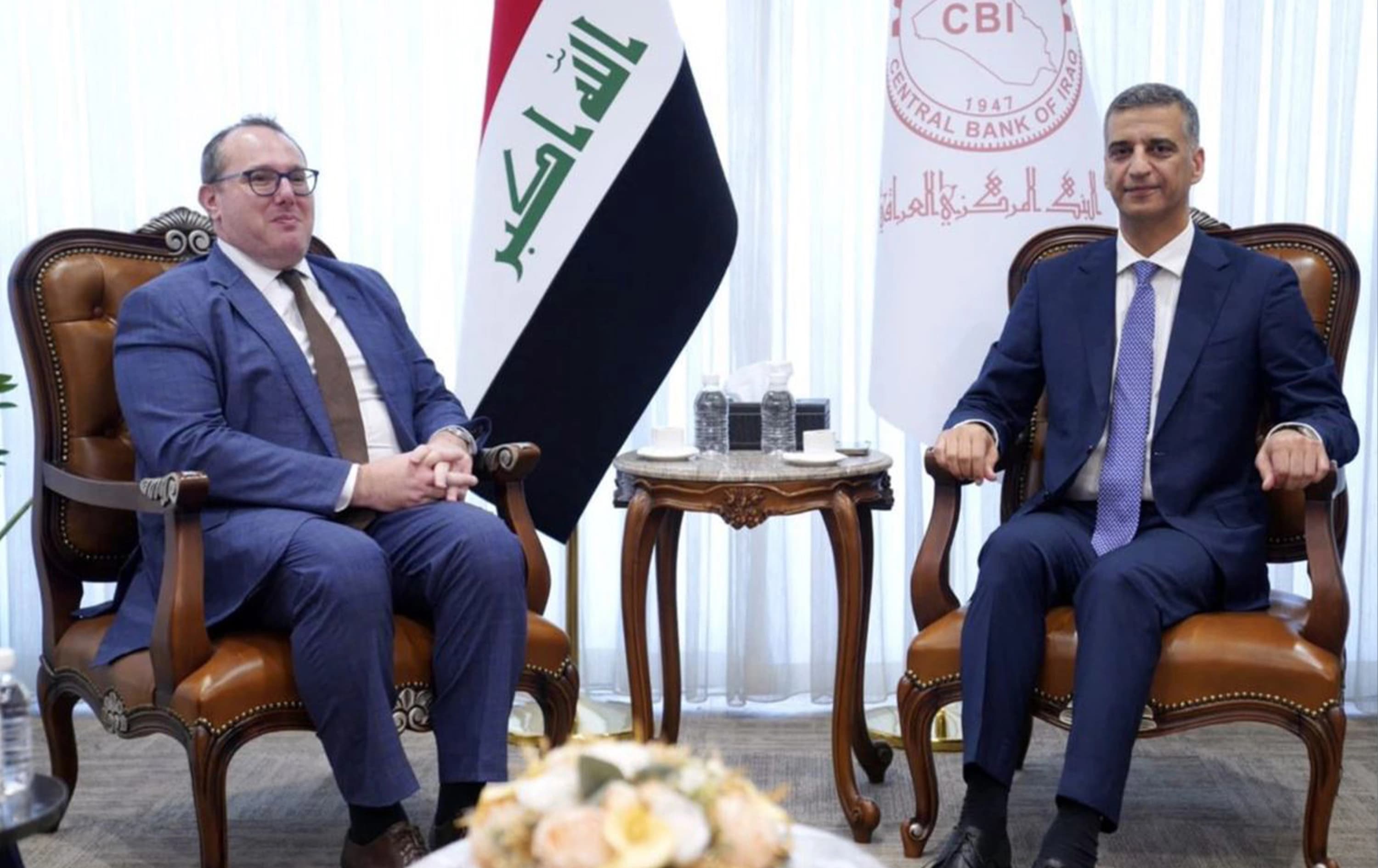 لقاء محافظ البنك المركزي العراقي والقائم بالأعمال الأميركي