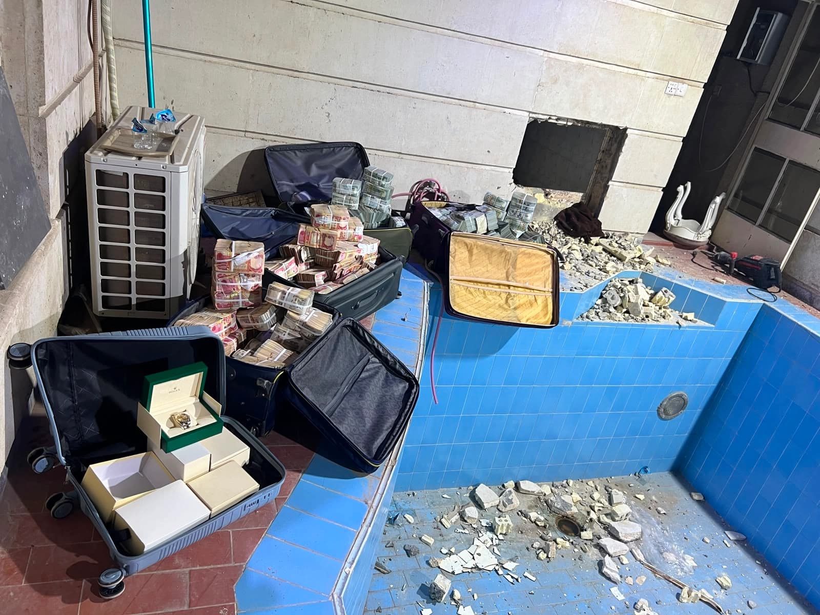 Four bags containing cash, another bag with five boxes of luxury wristwatches, were discovered at the home of the deputy minister of oil for distribution affairs, Ali Maarij al-Bahadly, on June 29, 2026. Photo: Iraq's Supreme Judicial Council