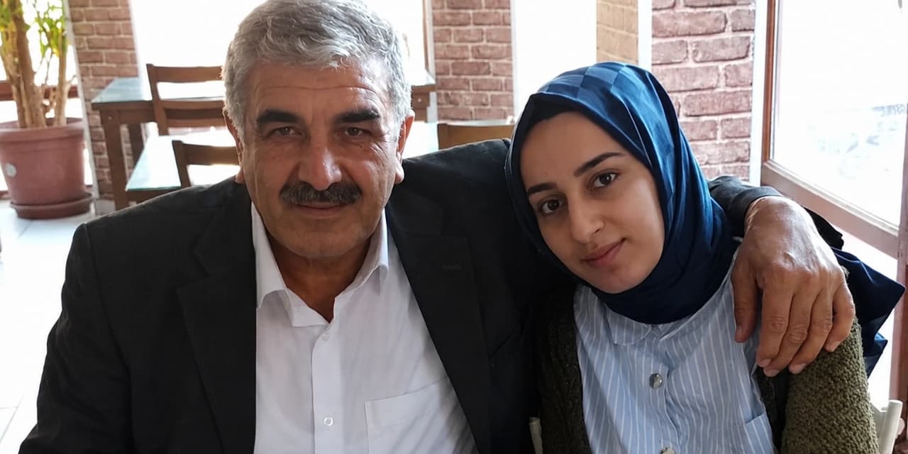 Nizamettin Kabaiş ile kızı Rojin Kabaiş. / Arşiv