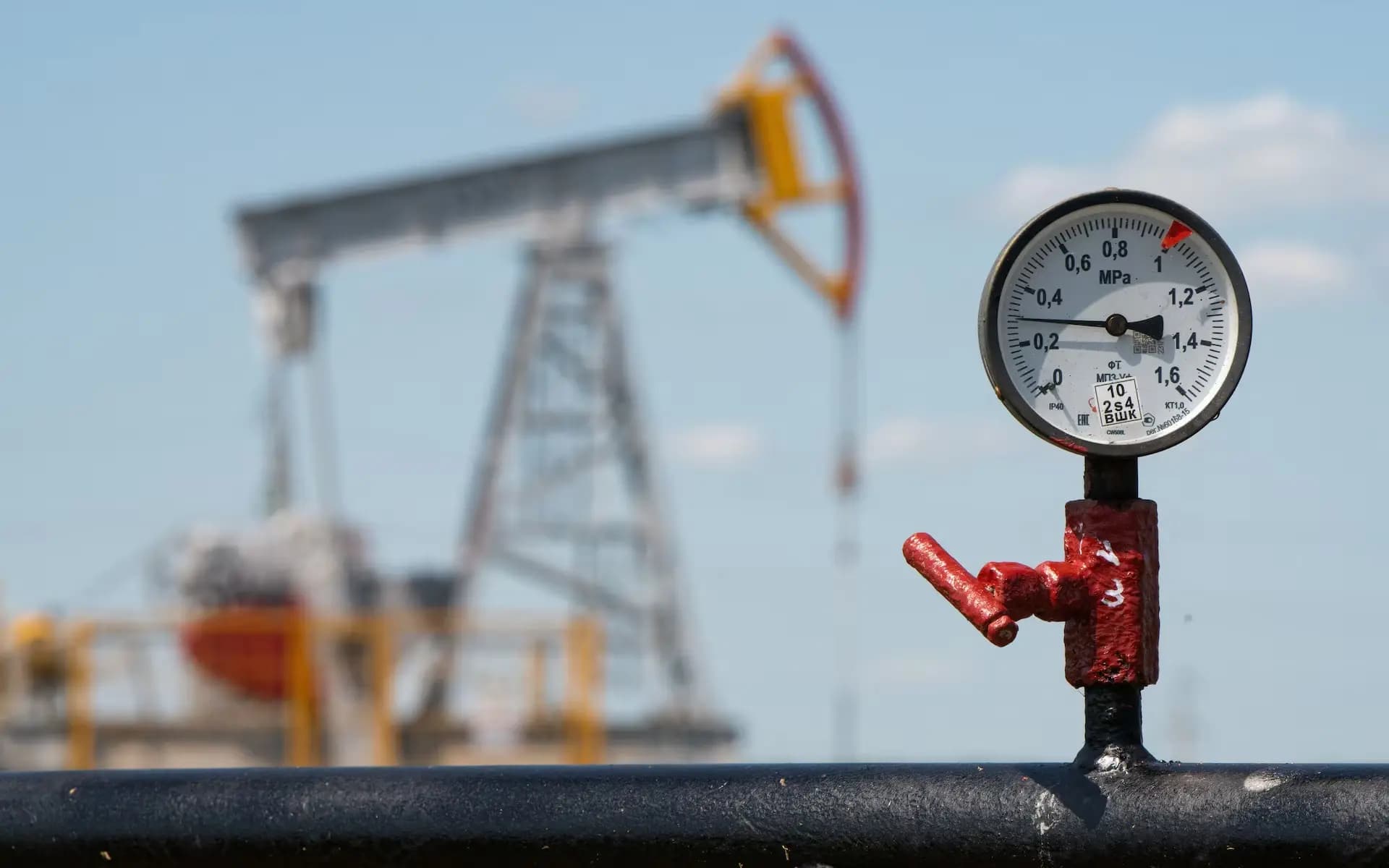 Rafînerî û pîvereke petrolê li Rûsyayê / Wêne: Reuters