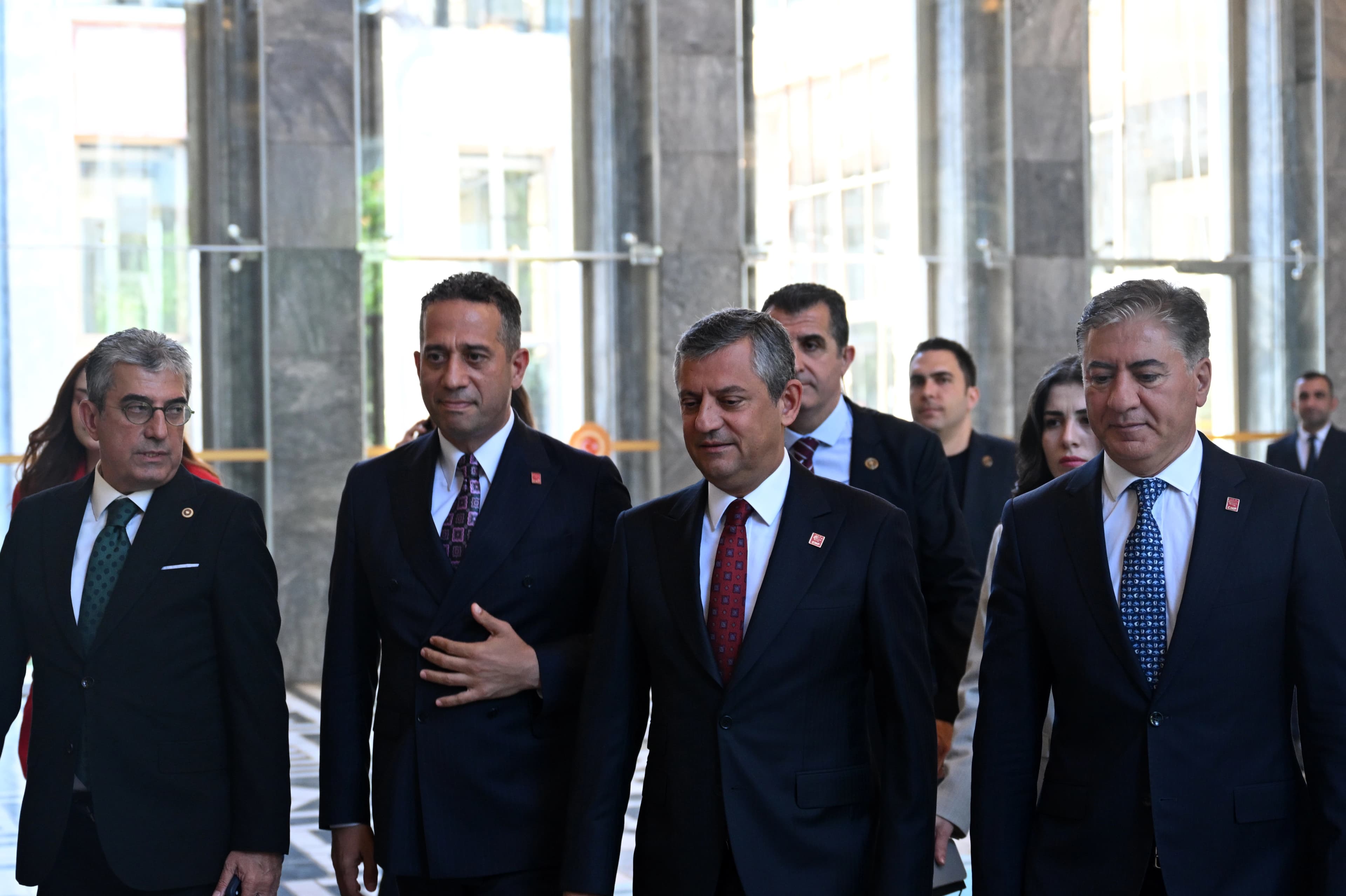CHP Grup Başkanı Özgür Özel (sağ 2), partisinin Meclis Grup Toplantısı'na (30.06.2026) katıldı. / AA