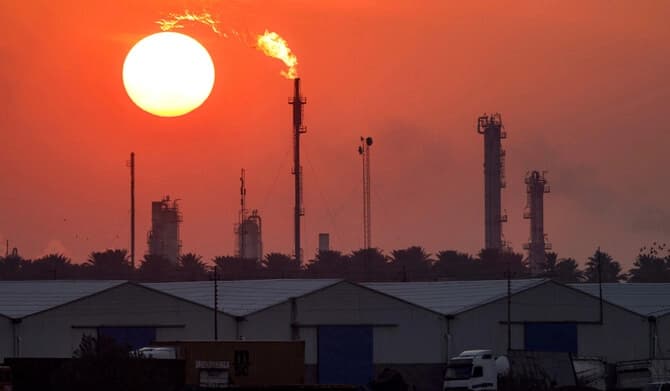 Gas flares at the Dora Oil Refinery Complex in Baghdad province on December 22, 2024. Photo: AFP