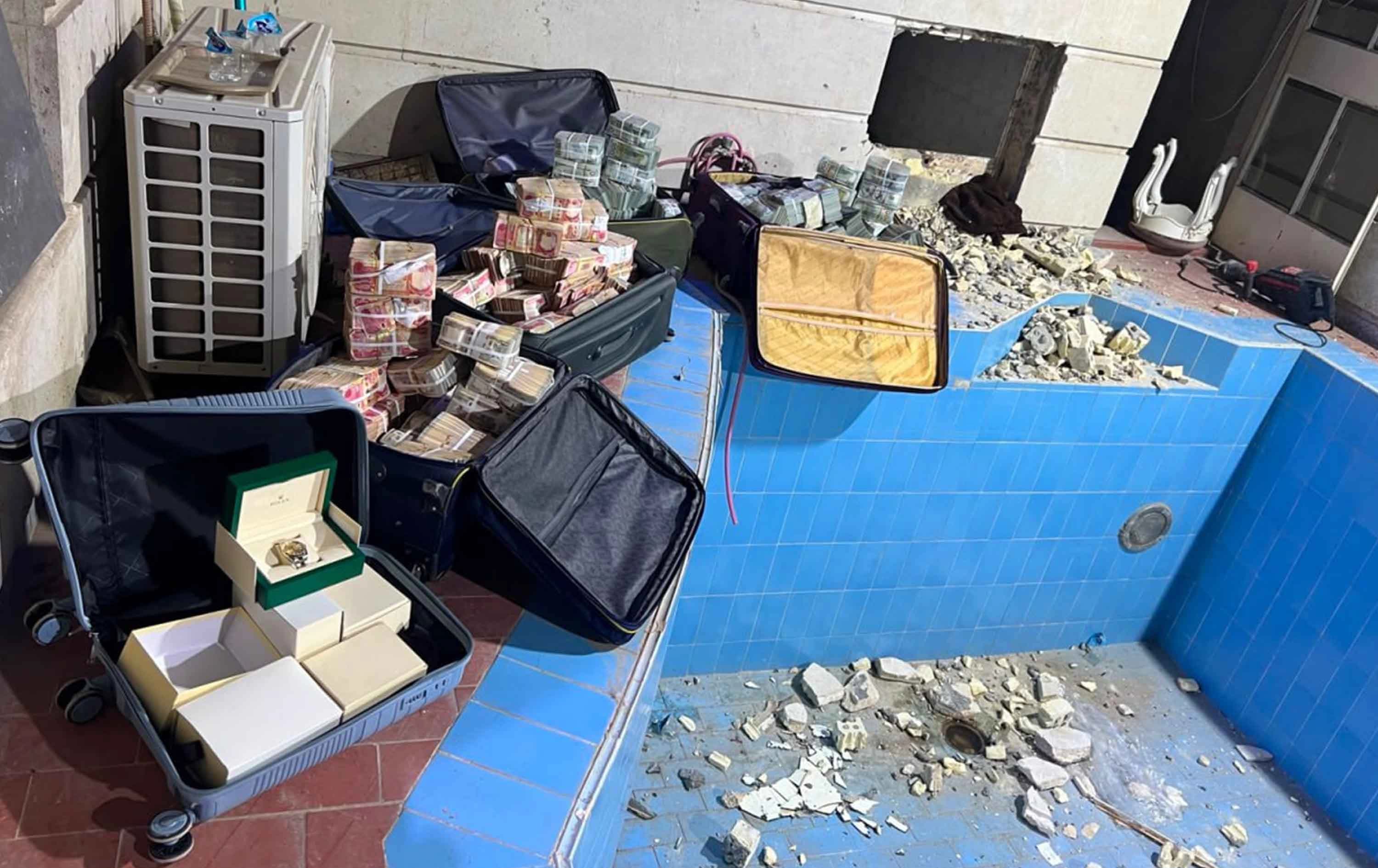 مبالغ مالية ضبطت بحوزة المتهم الموقوف علي معارج صويدج البهادلي، وكيل وزير النفط لشؤون التوزيع- إعلام القضاء