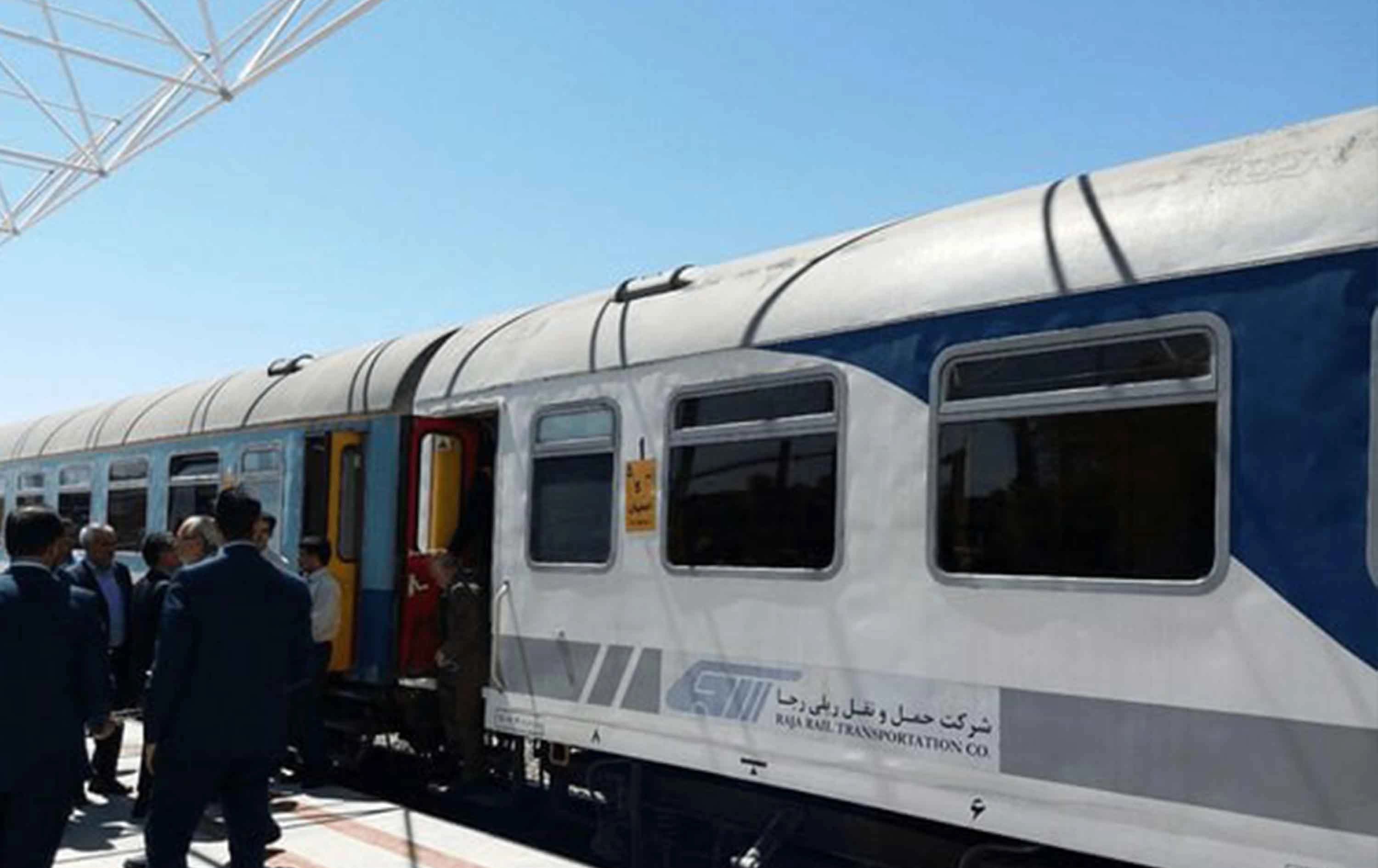 قطار في إحدى المحطات بإيران-FARS