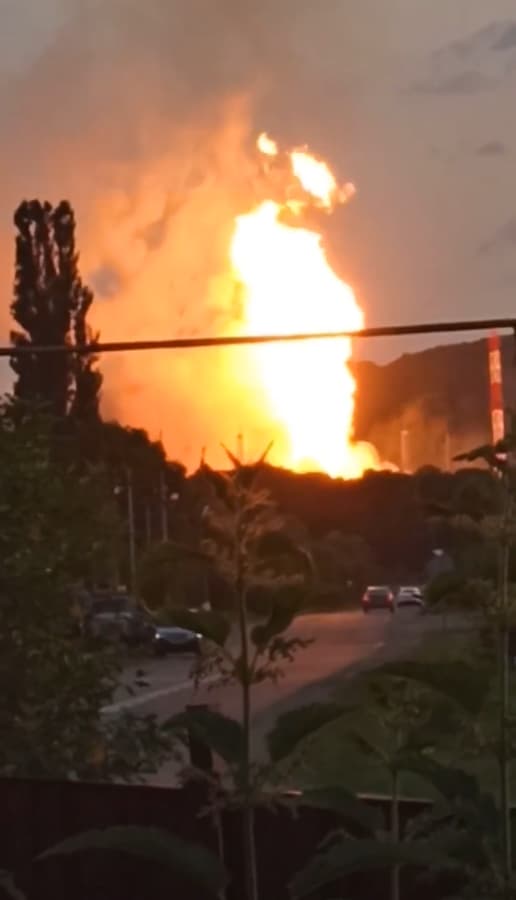 Tesîseke petrolê ya ku ratî êrişê hatiye / Wêne: Ji vîdeoyê