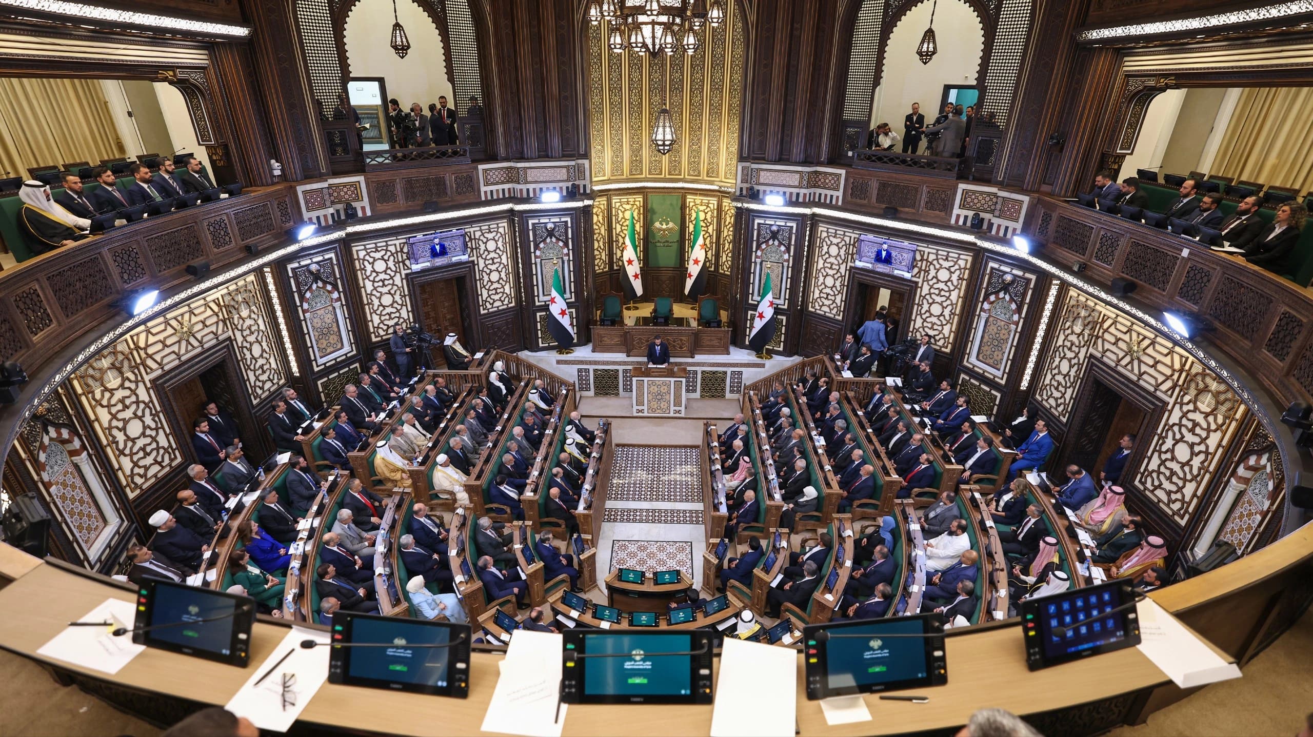 Suriye parlamentosu ilk oturumu yaptı