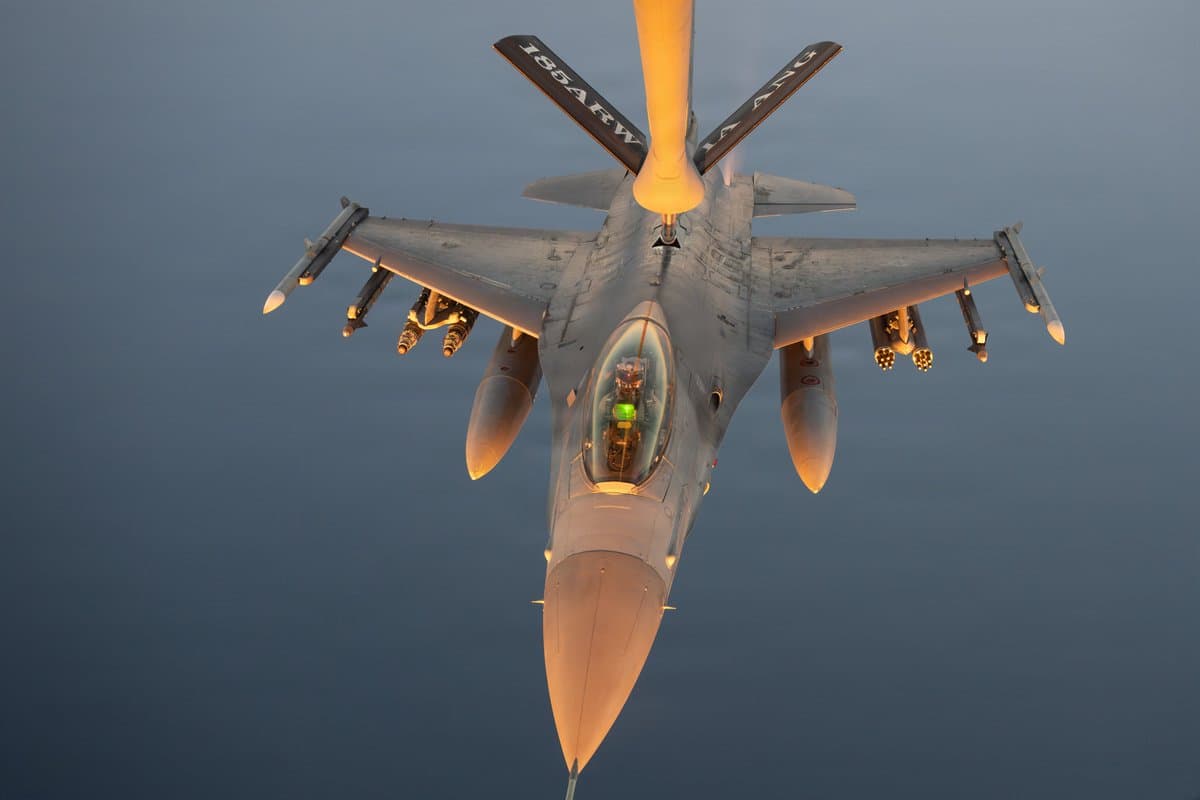 US F-16 fighter jet refueling while flying over the Middle East on July 12, 2026. Photo: CENTCOM
