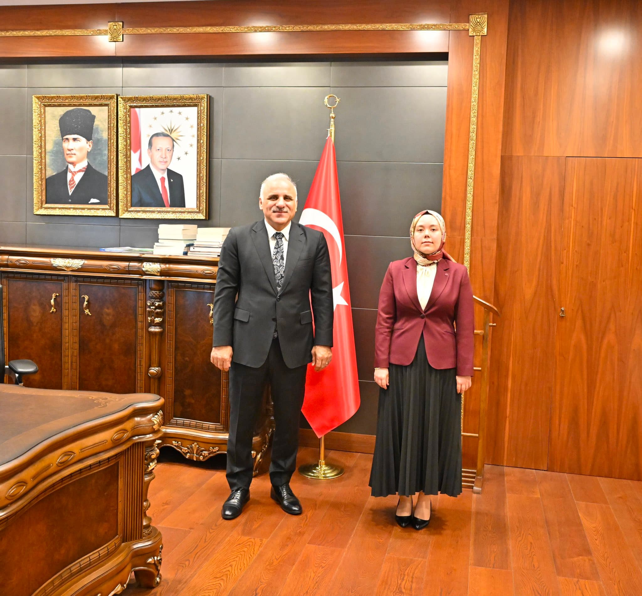 Vali Yardımcısı olarak atanan Hatice Cemre İncesu (sağda) / Foto kaynağı: X