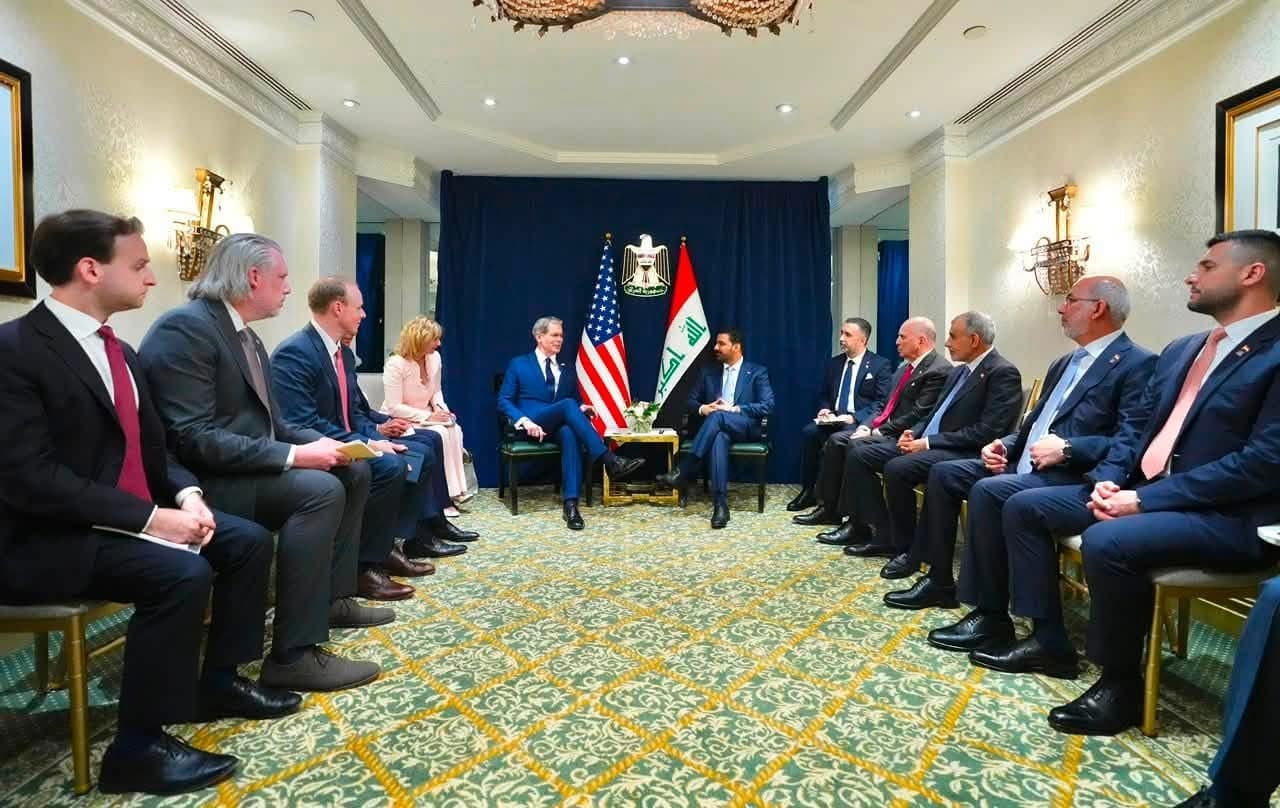 Irak Başbakanı Ali Zeydi (sağda) ABD Hazine Bakanı Scott Bessent ile görüştü.