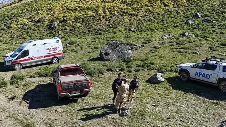 Kayıp dağcıyı arama çalışması sürüyor. / Foto: DHA