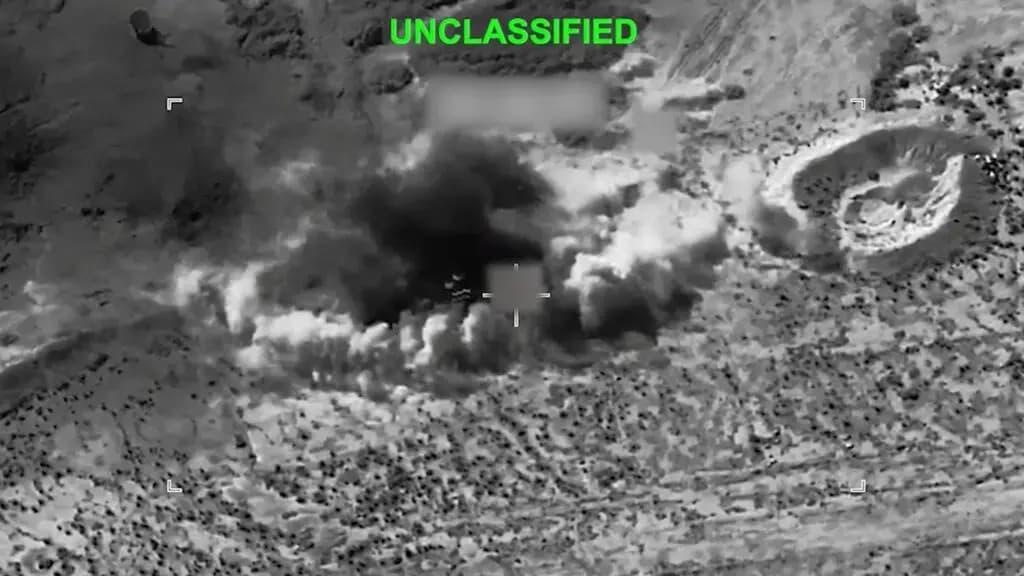 CENTCOM hava saldırılarından görüntü paylaştı.
