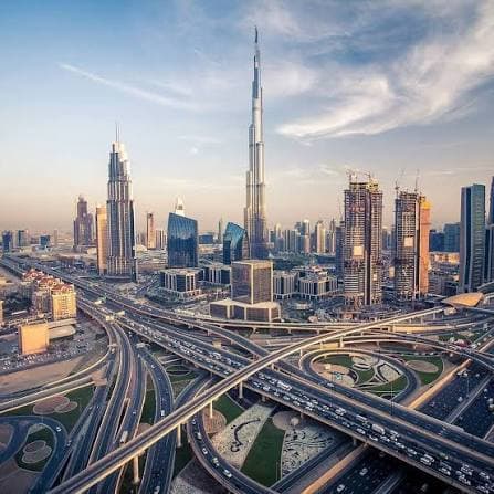 ناطحات سحاب في شارع الشيخ زايد بإمارة دبي