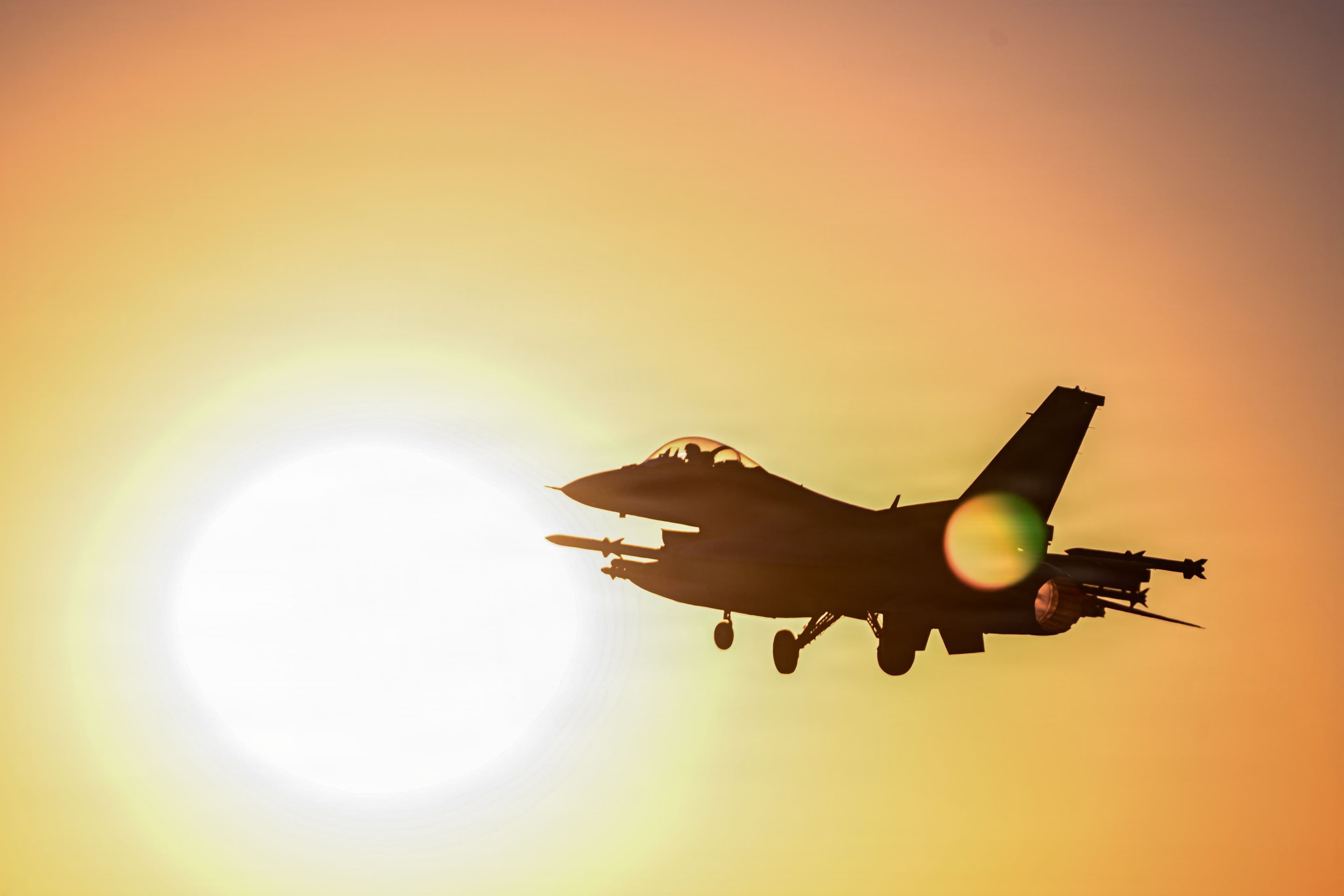 فڕۆکەیەکی ئێف 16ـی ئەمریکی. وێنە: CENTCOM