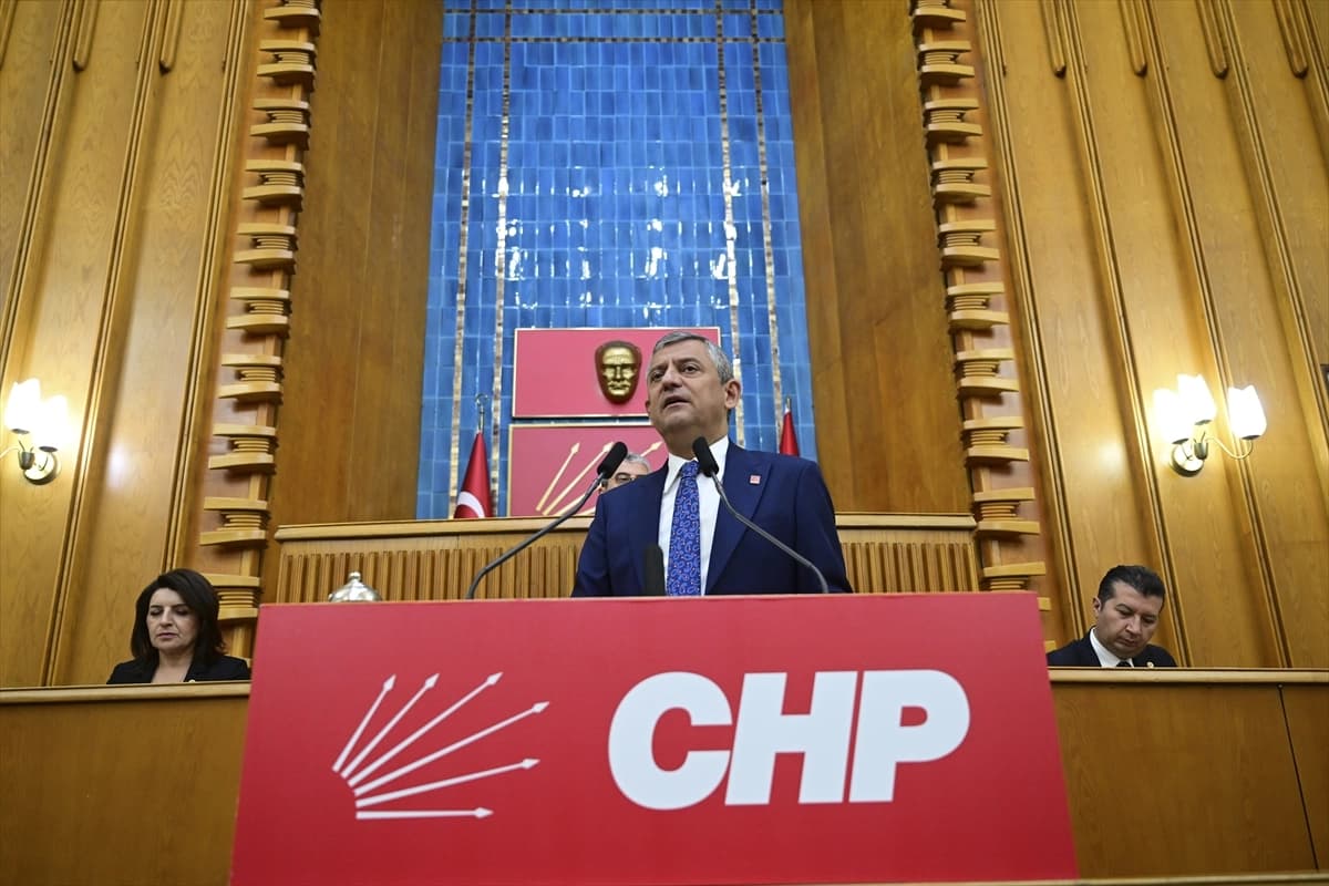 CHP Grup Başkanı Özgür Özel grup toplantısısnda konuşurken. / AA