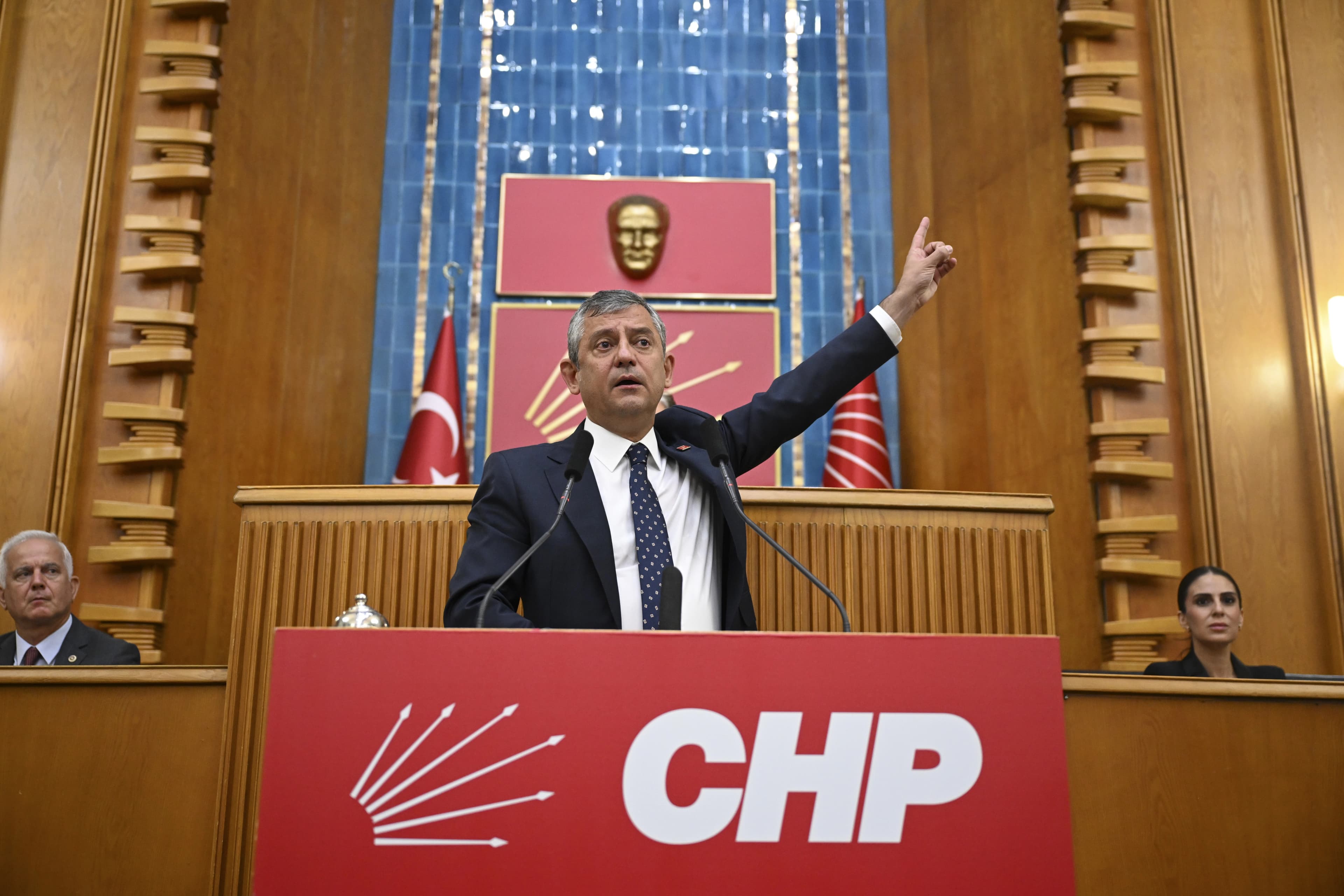 CHP Grup Başkanı Özgür Özel, partisinin Meclis grup toplantısına katılarak konuşma yaptı. / Foto: AA