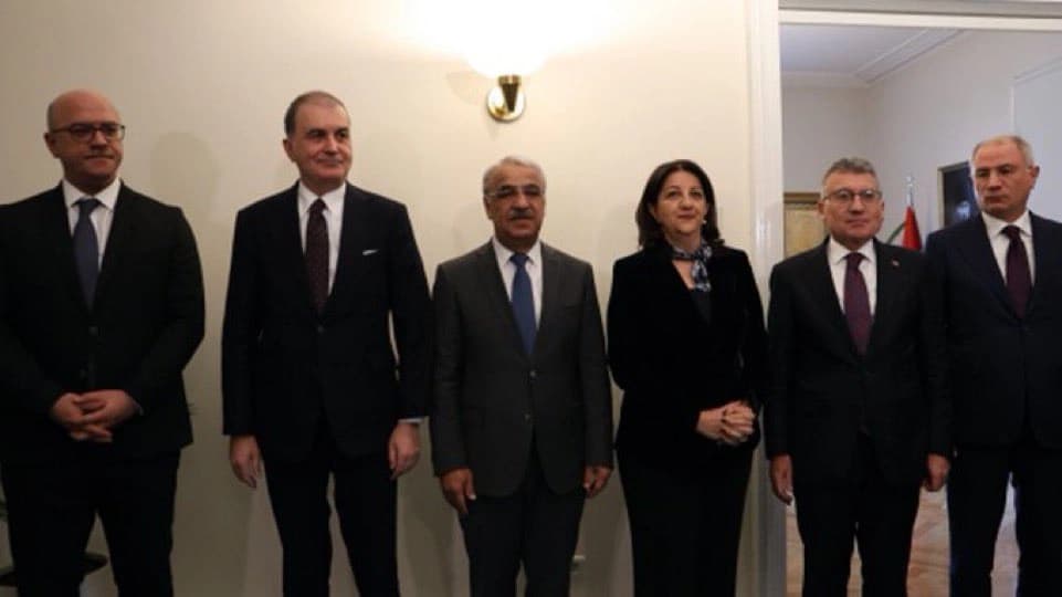 DEM Parti İmralı Heyeti, barış süreci kapsamında hazırlanması planlanan çerçeve yasayı değerlendirmek üzere AK Parti heyetiyle bir araya geldi.