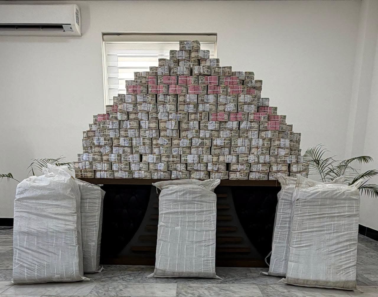 Piles of money confiscated by the Iraqi Supreme Judicial Council (SJC) linked to former Deputy Oil Minister Adnan al-Jumaili, on July 26, 2026. Photo: SJC