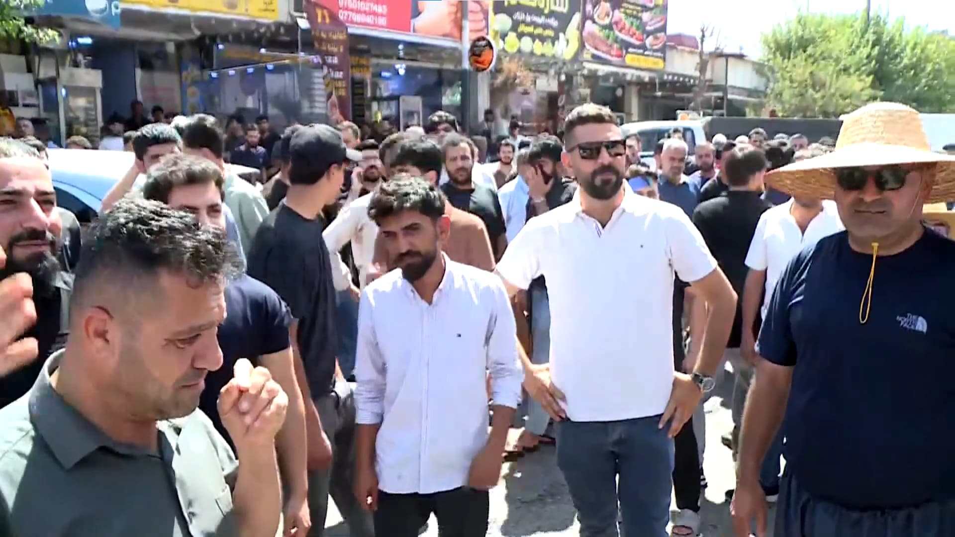 دیمەنێکی خۆپێشاندانەکان