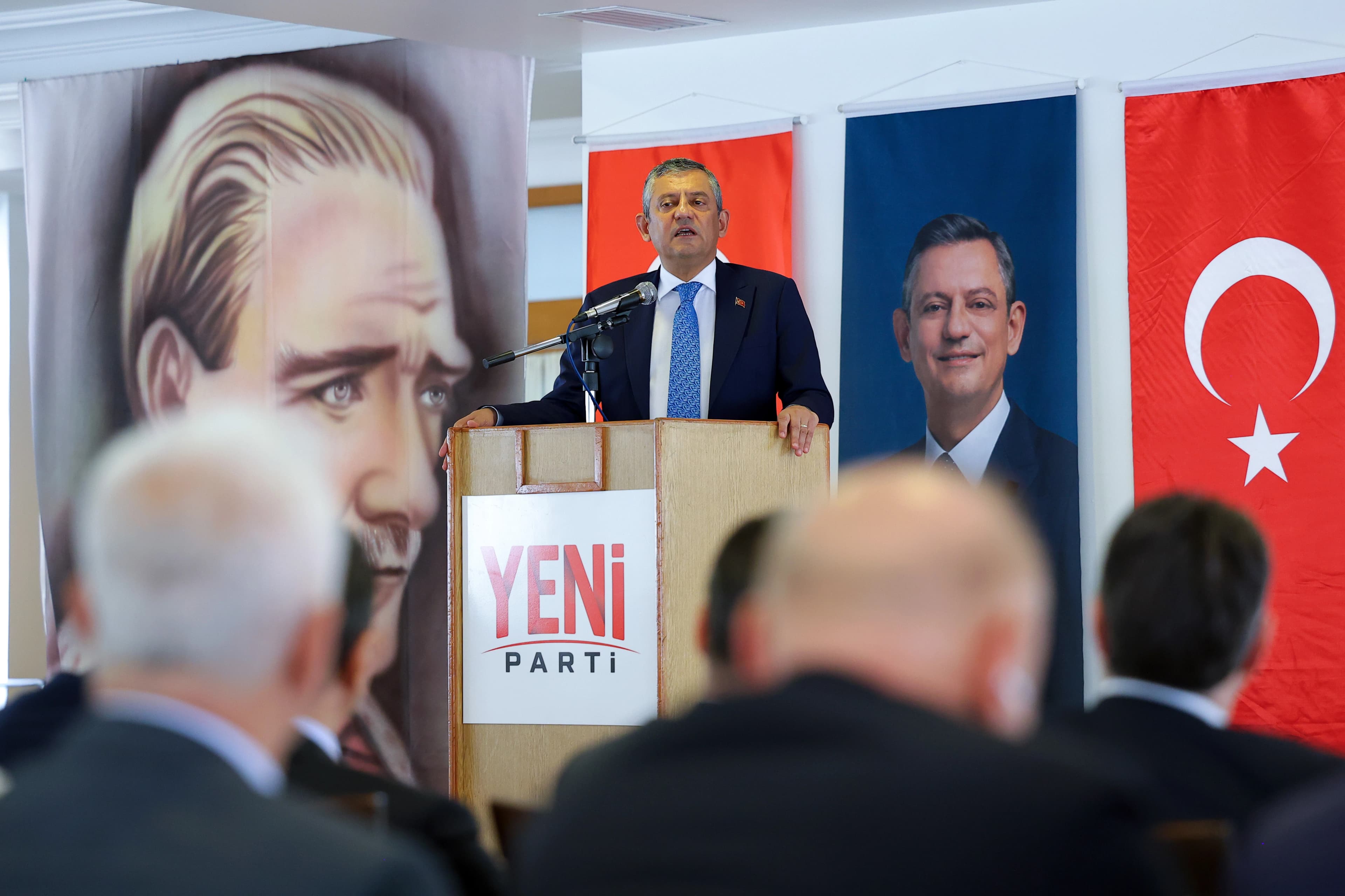 Özgür Özel, Yeni Parti Genel Başkanlığına seçildiği toplantıda. / Foto: AA