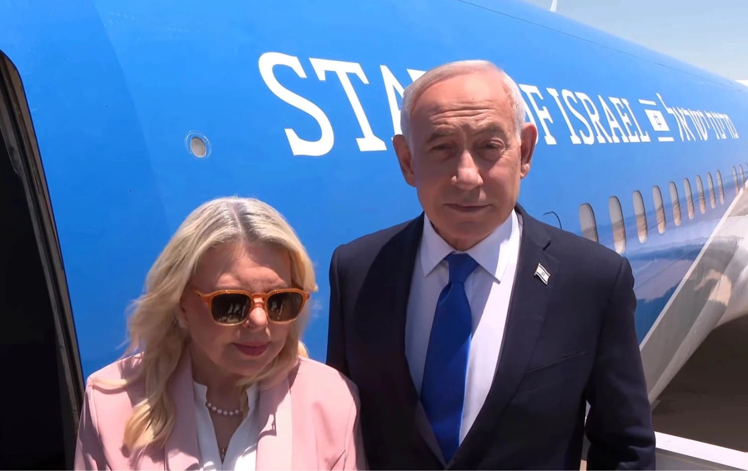 Foto: İsrail Başbakanı Binyamin Netanyahu ve eşi Sara, Washington'a gitmek üzere 'Wing of Zion' uçağına binerken, 27 Temmuz 2026 (GPO)