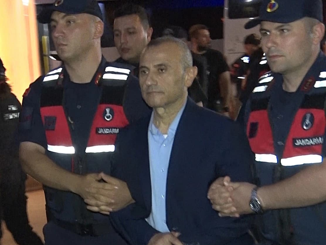 Eski Vali Tuncay Sonel yeniden cezaevine gönderildi. / AA