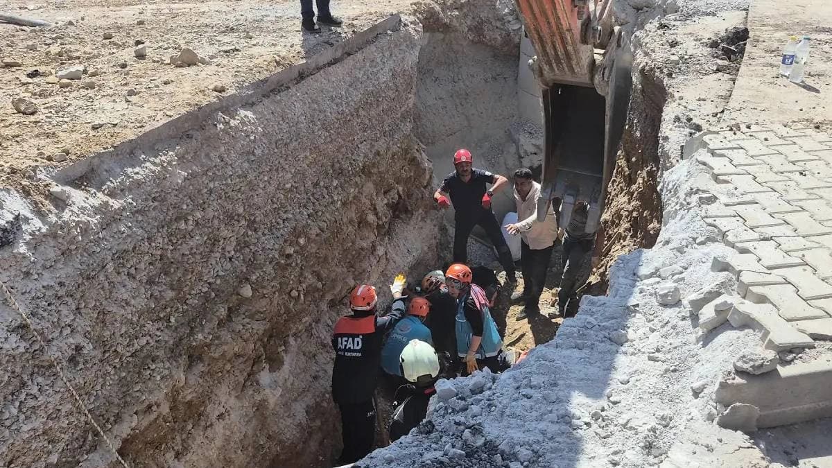 Malatya'nın Yeşilyurt ilçesinde altyapı çalışmaları sırasında göçük altında kalan 2 işçi hayatını kaybetti.