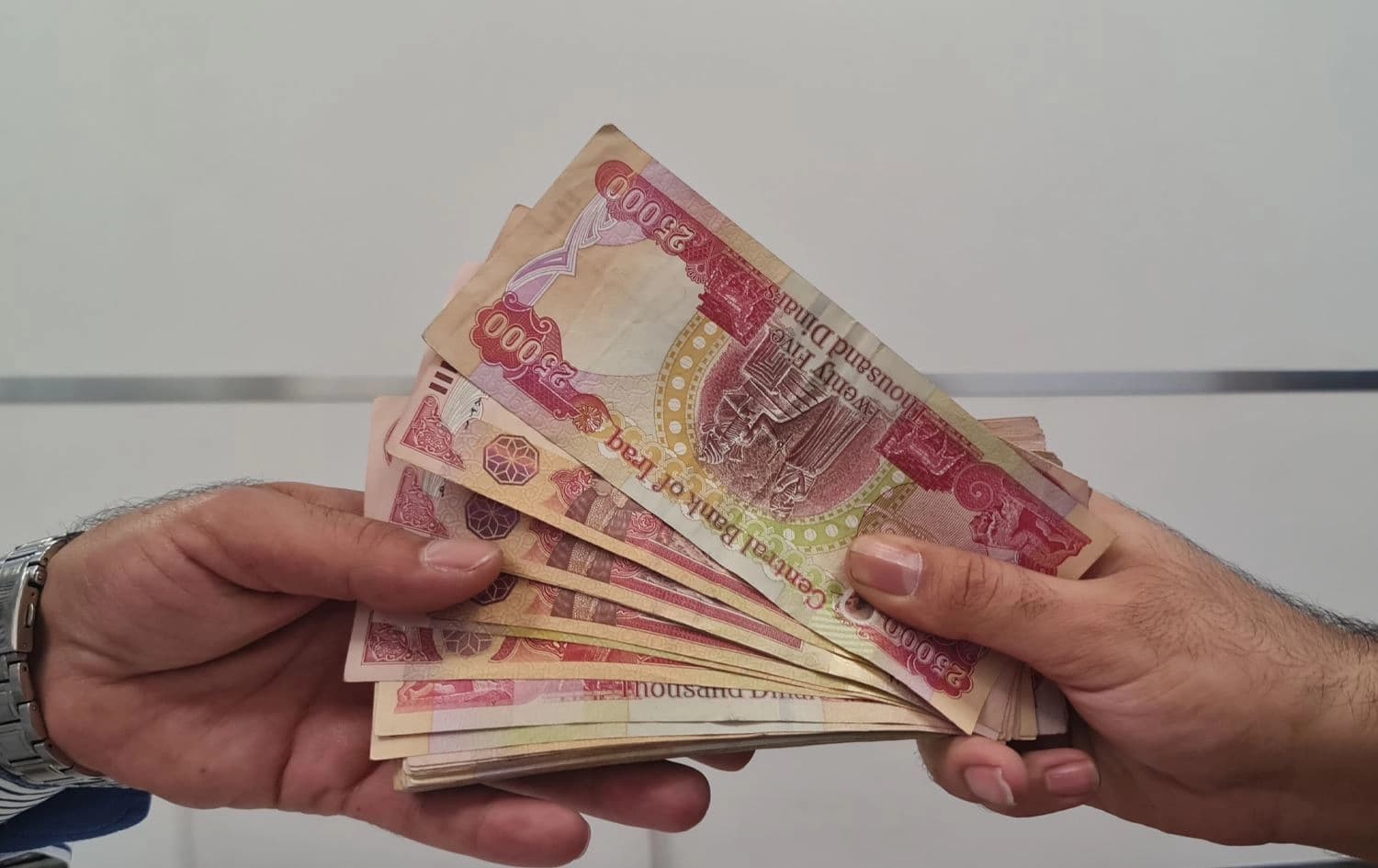 أموال عراقية
