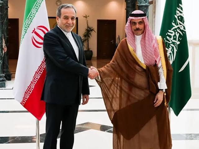 İran Dışişleri Bakanı Abbas Erakçi ile Suudi Arabistan Dışişleri Bakanı Faysal bin Ferhan Foto: Arşiv