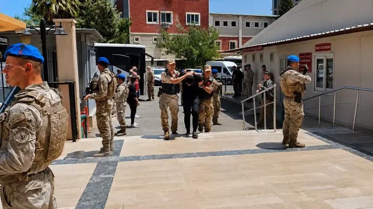 Zanlılar adliyeye sevk edilirken. / DHA