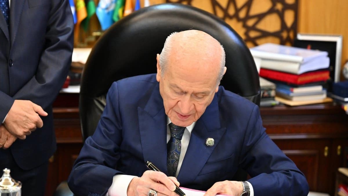 MHP leader Devlet Bahceli signs the draft bill in Ankara on August 4, 2026. Photo: AA