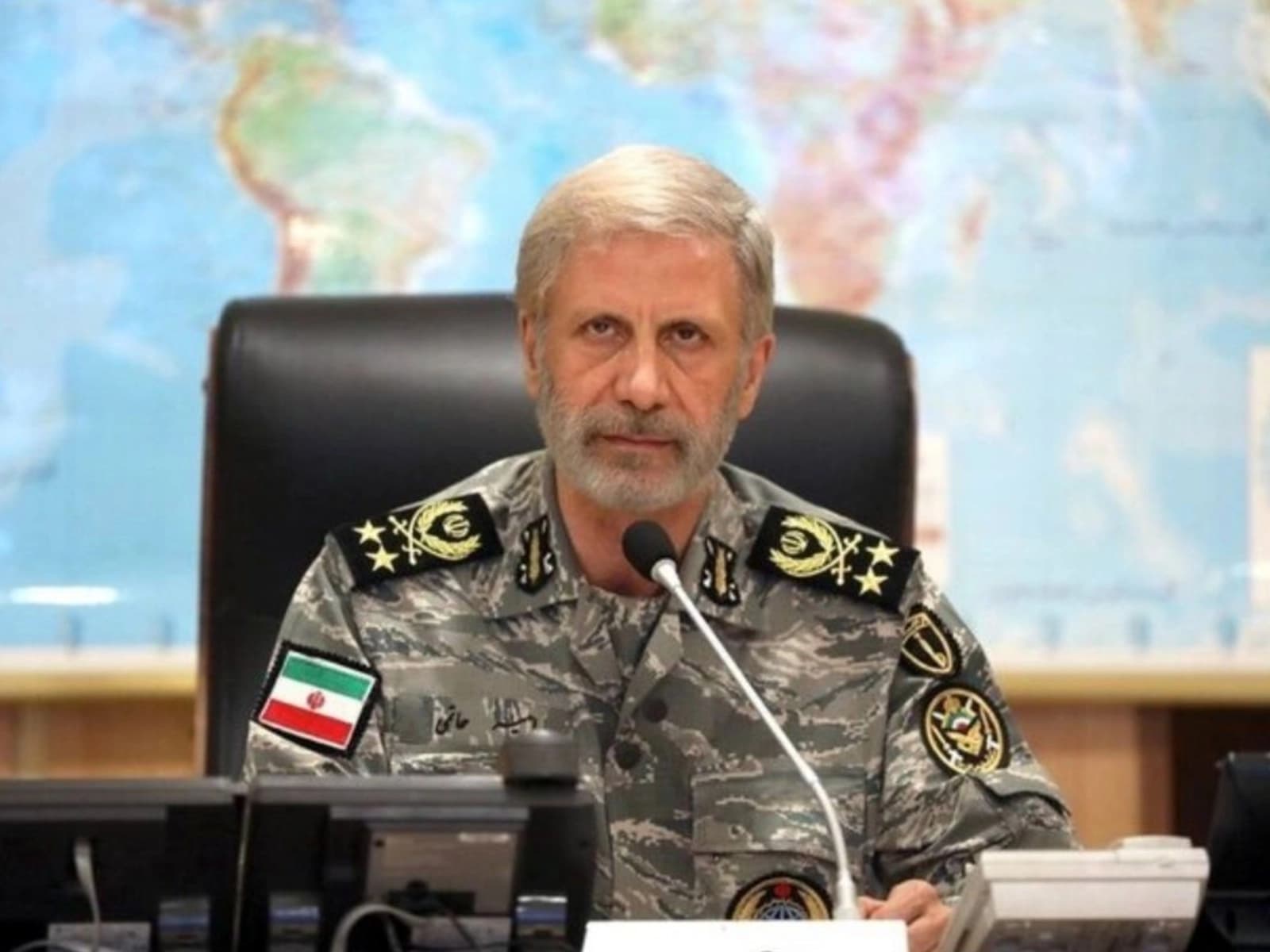 ئەمیر حاتەمی، فەرماندەی گشتیی سوپای ئێران.