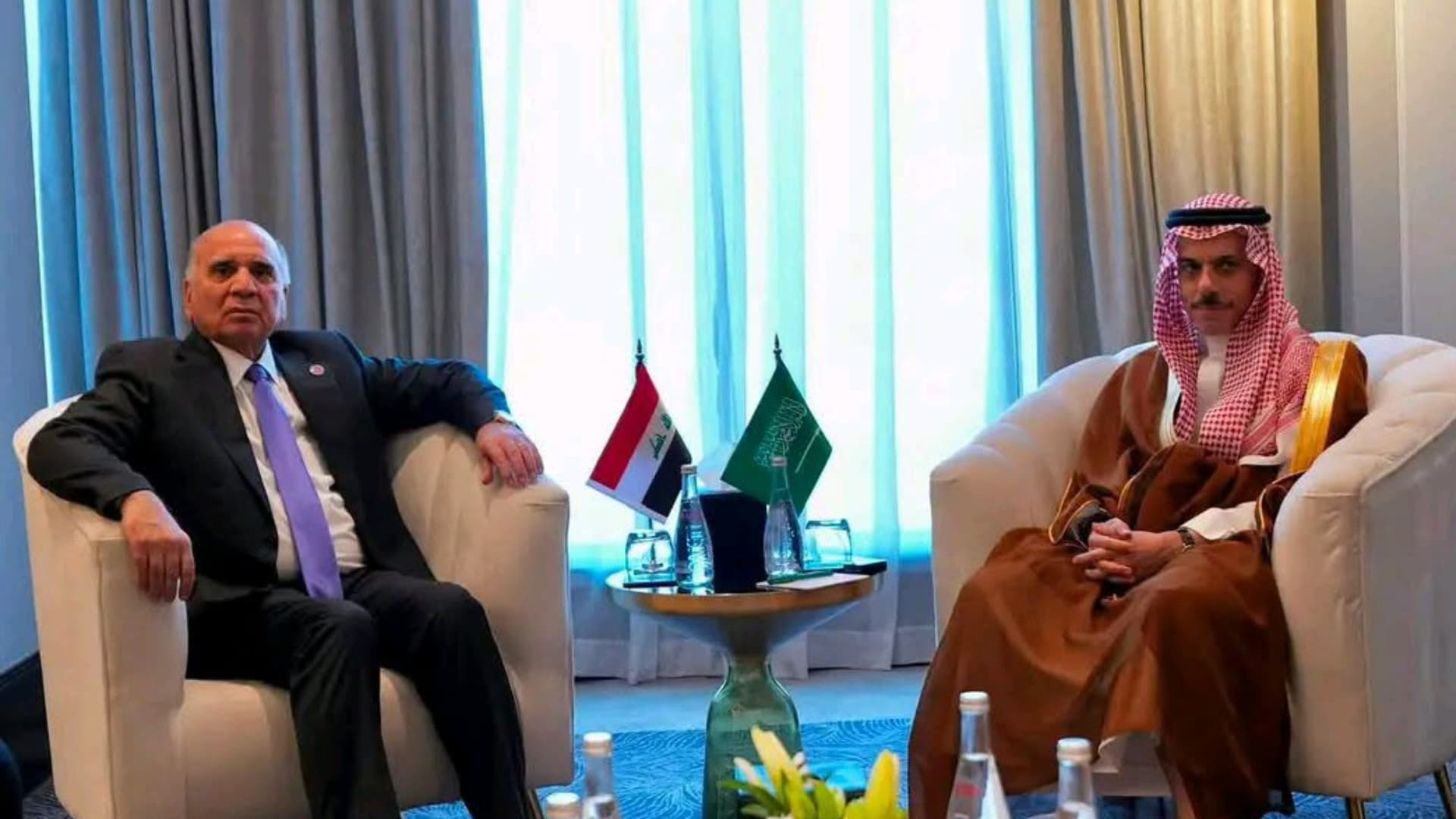 وێنەی کۆبوونەوەی هەردوو وەزیرەکە