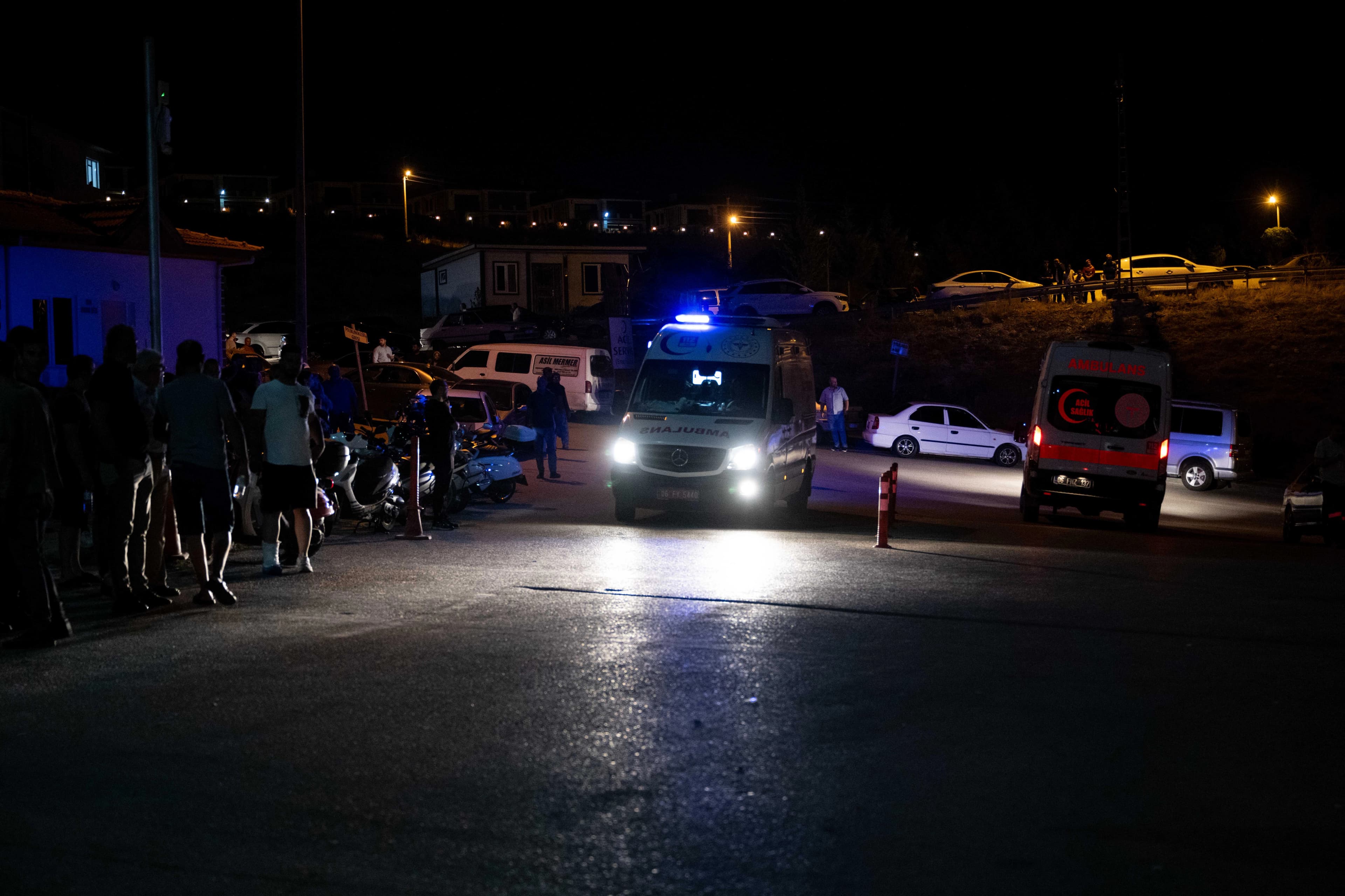 Ankara'nın Beypazarı ilçesindeki Çayırhan Enerji İşletmesi sahasında meydana gelen maden kazasında 1 kişi hayatını kaybetti. Kazada yaralanan işçilerden bir bölümü Beypazarı Devlet Hastanesi'ne getirildi. / AA