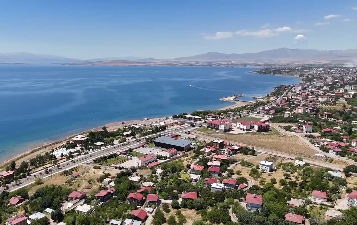 Xaniyên ku li Xelatê ji Tirkên Ahiska re hatine avakirin / Wêne: Ji vîdeoyê