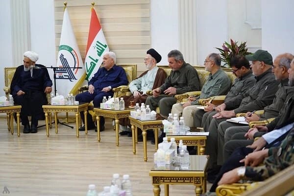 Şandeya Xamineyî li Îraqê bi Serokê Heşdî Şebiyê re civiya / Wêne: MEHR