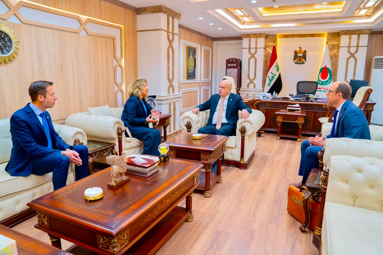 وكيل وزارة النفط نصير عزيز جبار يجتمع مع وفد شركة توتال إنرجيز