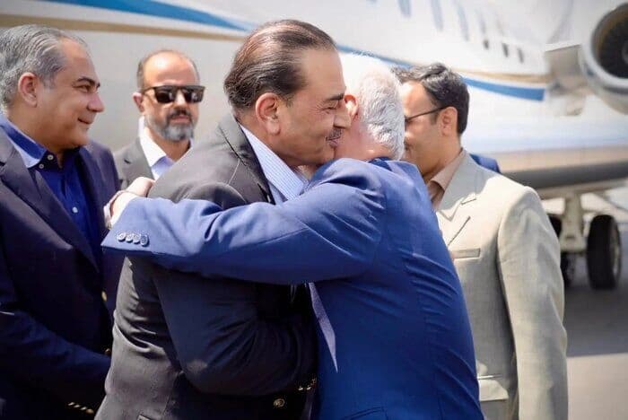 Pakistan’s Army Chief Asim Munir welcomed by Iranian Interior Minister Eskandar Momeni in Tehran on August 24, 2026. Photo: IRNA