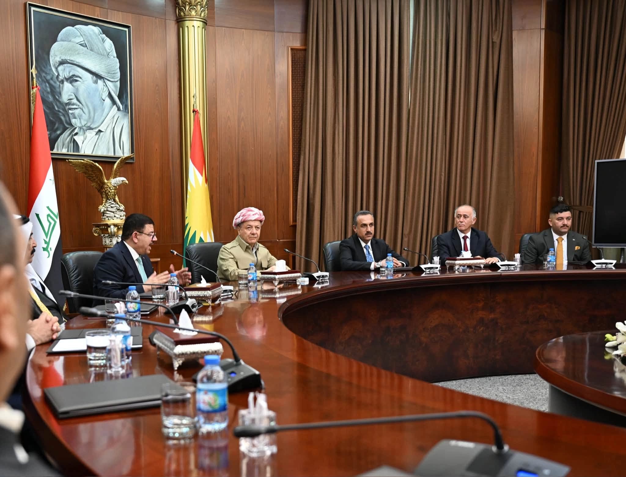 Serok Mesûd Barzanî bi serok û endamên Encûmena Parêzgeha Selahedînê re civiya