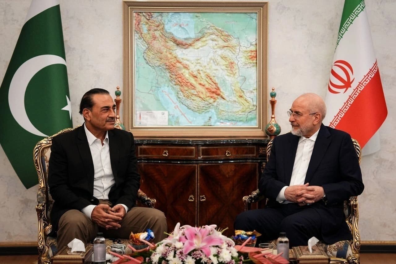 Pakistani Field Marshal Asim Munir (left) and Iranian Parliament Speaker Mohammad Bagher Ghalibaf in Tehran on August 24, 2026. Photo: IRNA