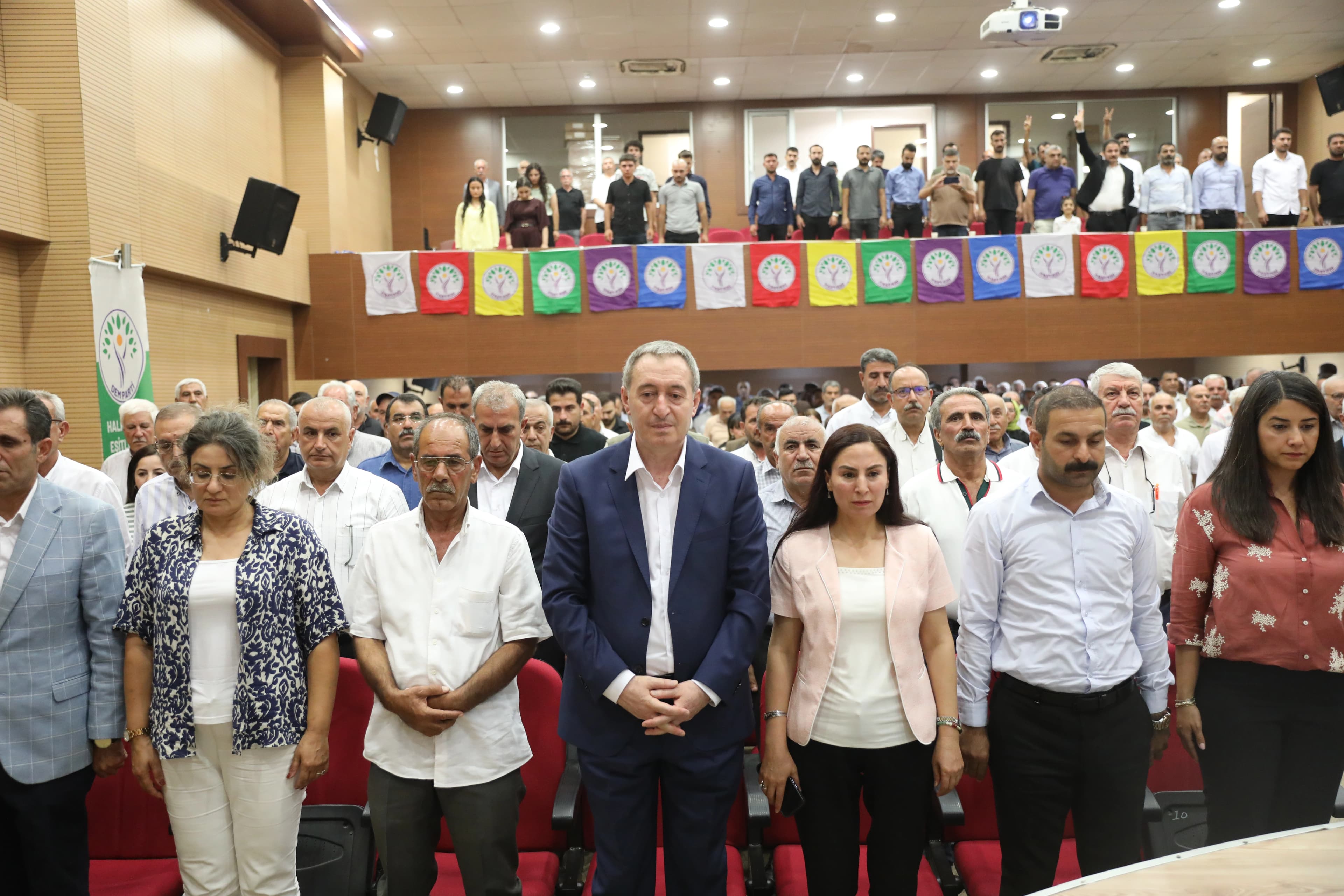 DEM Parti Eş Genel Başkan Tuncer Bakırhan ( Ortada). / Foto: DEM Parti Basın