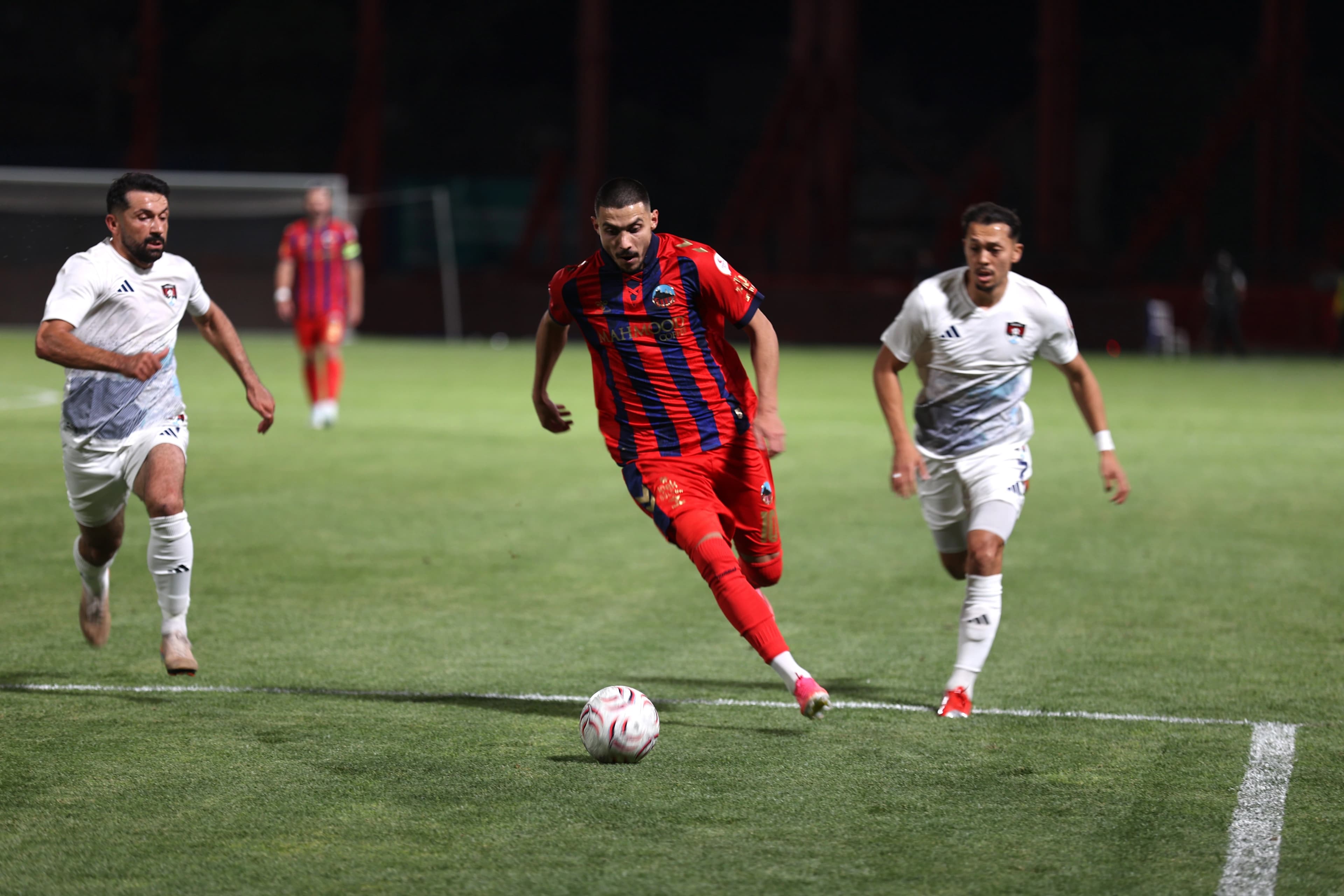 Trendyol 1. Lig 4. haftasında Mardin 1969 Spor, Vanspor FK ile Mardin 21 Kasım Şehir Stadı'nda karşılaştı. / AA
