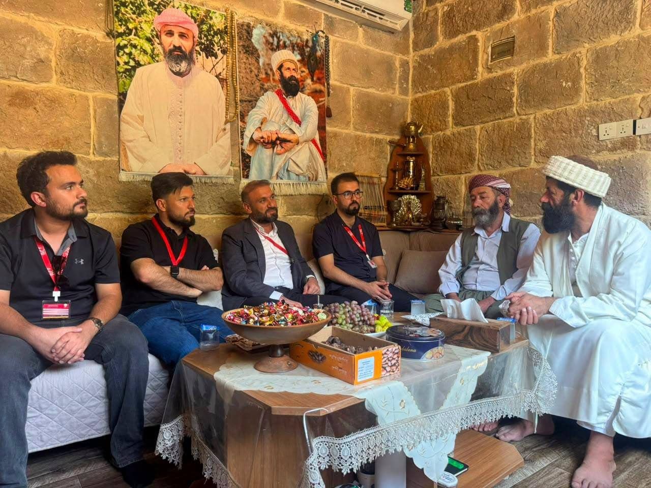 وێنەیەکی شاندی رێکخراوەکە و بەرپرسانی لالش